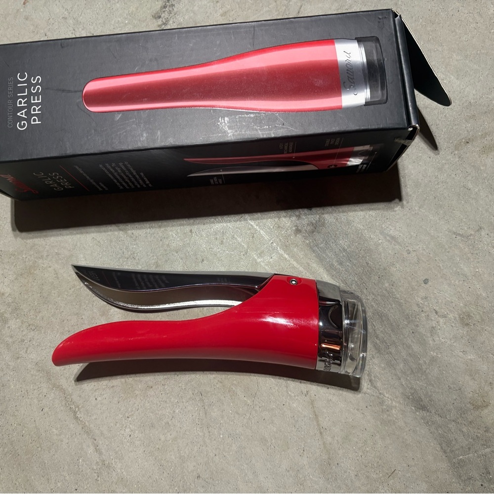 Red Garlic Press